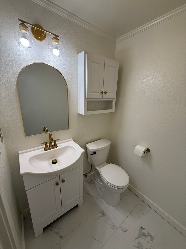 Building Photo - Updated Three Bedroom Home in South Salem