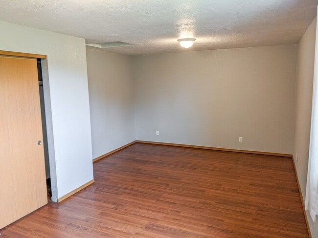 Building Photo - 4528-4532 Poinsettia St NE