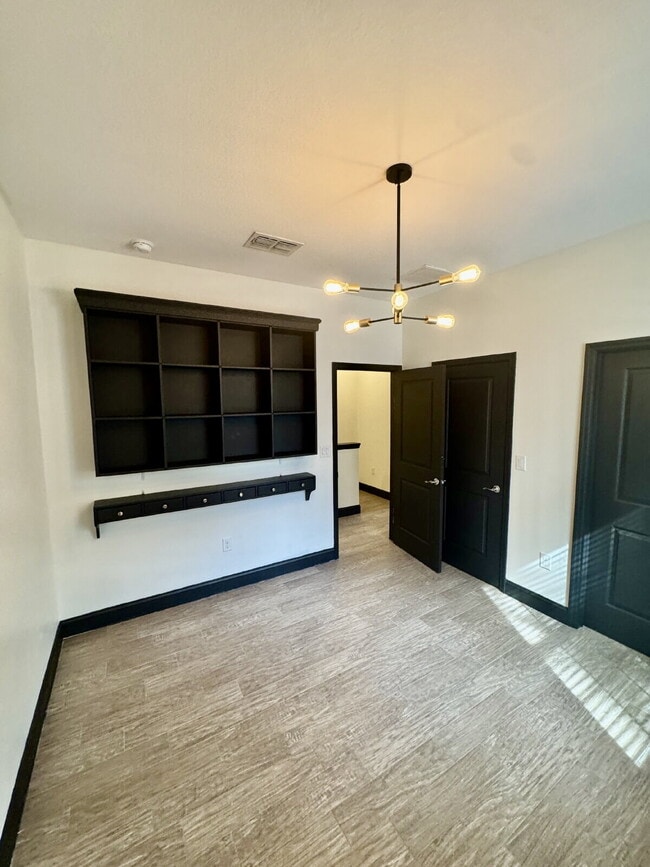 Building Photo - 331 N Trask St