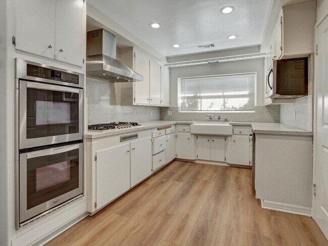 Building Photo - 3 bedrooms, 2 bathrooms house in La Habra