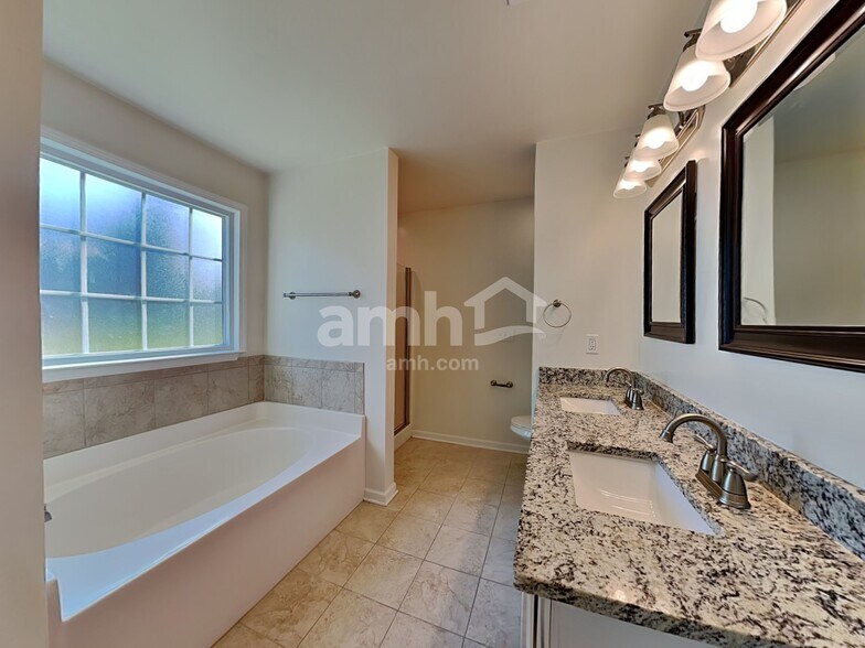 Building Photo - 706 Walnut Crossing Dr