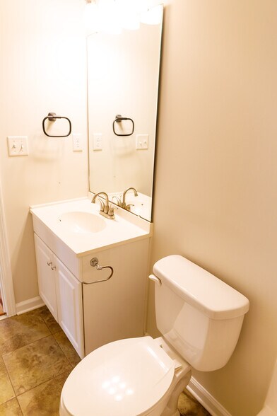 Building Photo - 116 America St