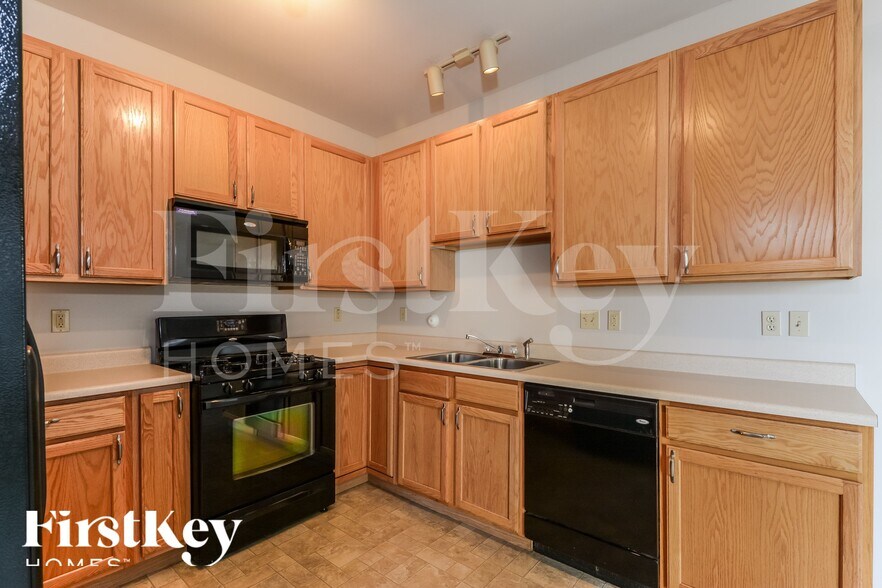 Building Photo - 1012 Glengarry Dr