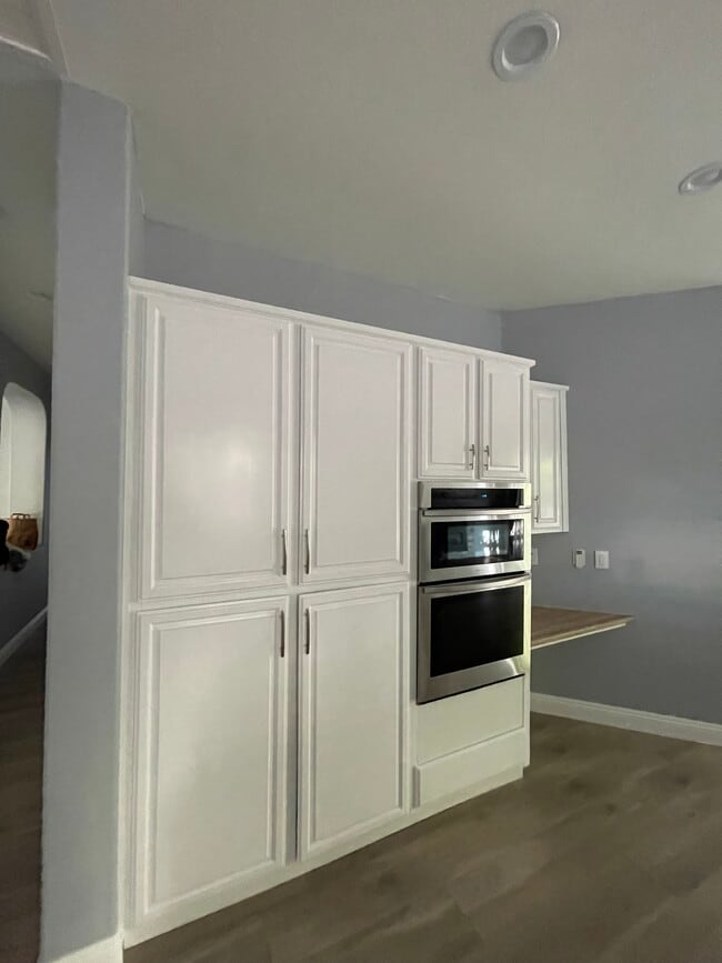 Building Photo - 8024 Halesworth Dr