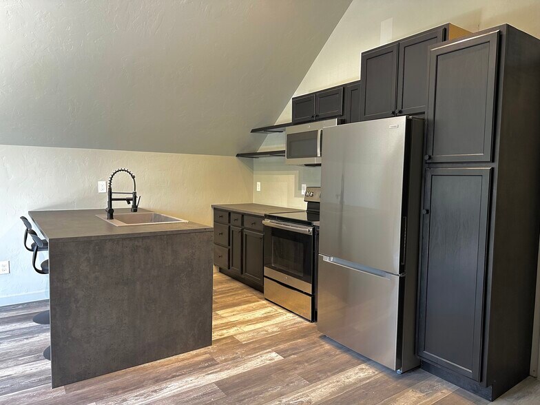 kitchen - 1413 Wabash Ave