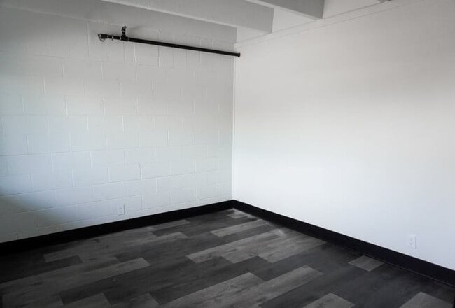 Building Photo - Studio Includes All Utilites
