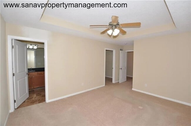 Building Photo - ? Stylish 2-Bedroom Townhome in Prime West Des Moines! Move in Special- January Rent Free