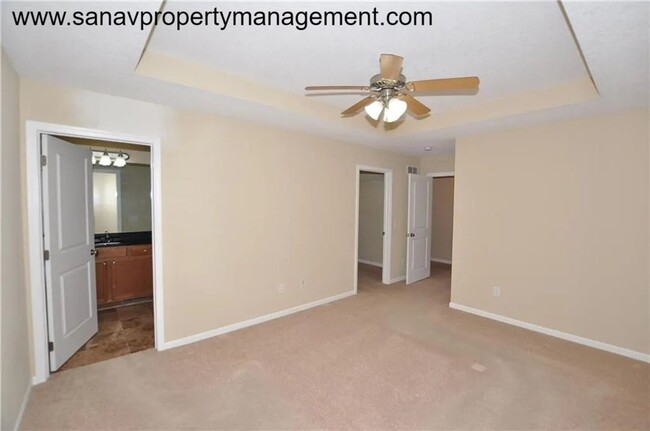 Building Photo - Stunning 2 Bed, 2.5 Bath Townhome with Lux...