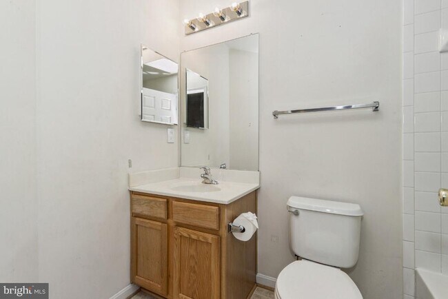 Building Photo - 2261 Forsythia Dr