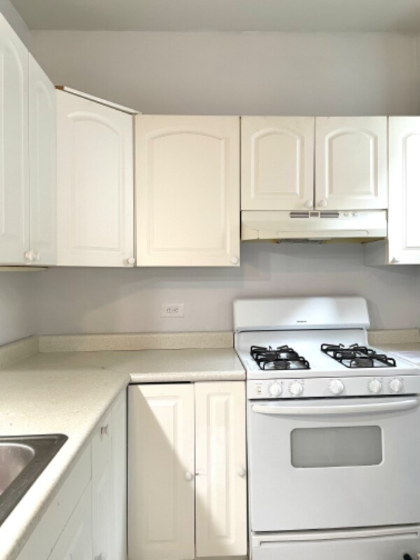 Building Photo - 5025 W 31st St