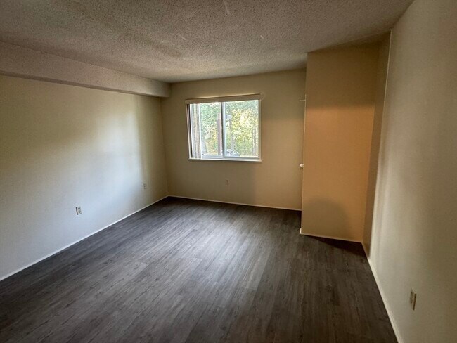 Building Photo - 50 Silver Hill Ln