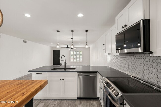 Building Photo - 8348 E Solano Dr