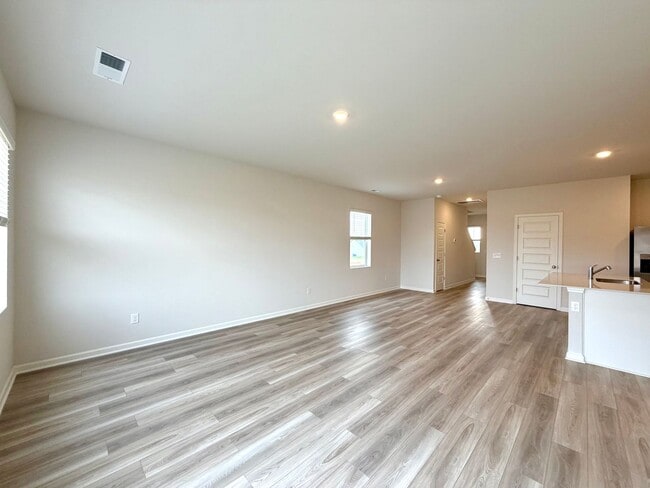 Building Photo - 919 Moray Ln