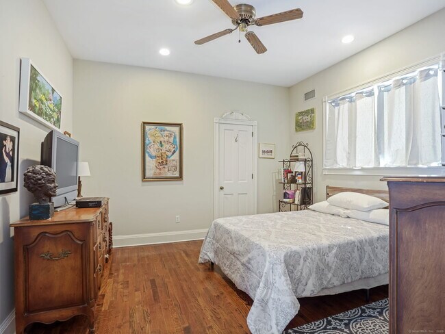Building Photo - 3 E Beach Dr
