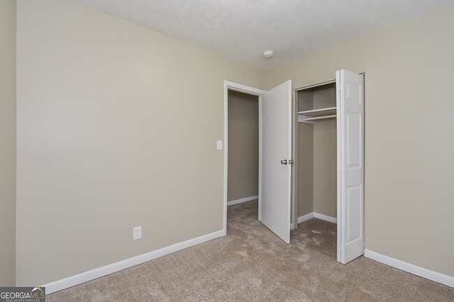 Building Photo - 464 Pinecrest Dr