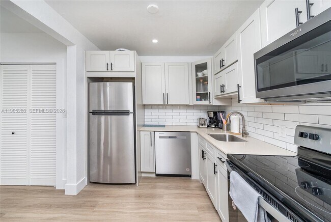 Building Photo - 3321 NW 19th Terrace