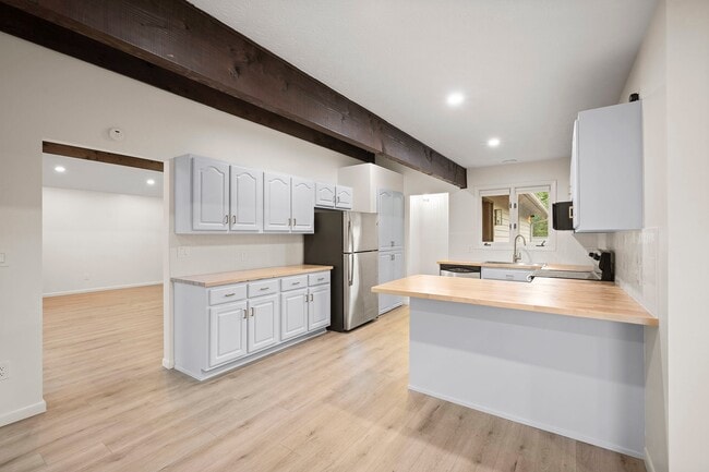Building Photo - 875 Brandon Cir