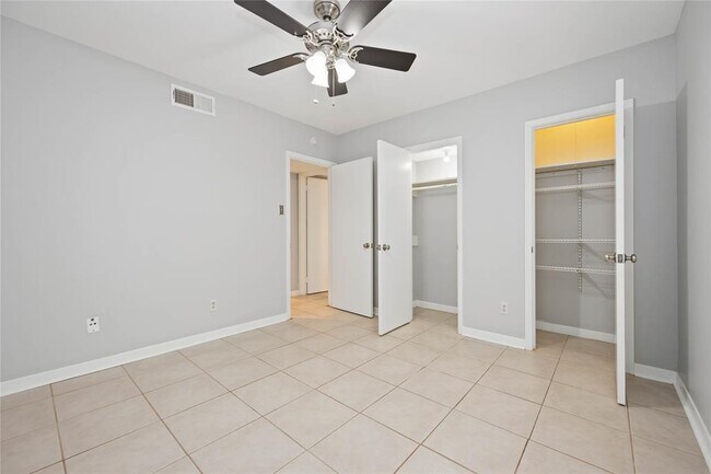 Building Photo - 2822 Briarhurst Dr