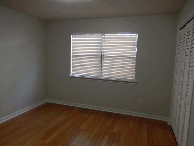 Building Photo - 740 Red Fern Rd