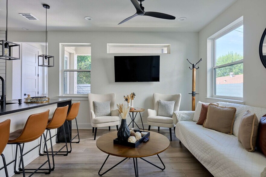 Building Photo - 4615 S 2nd St