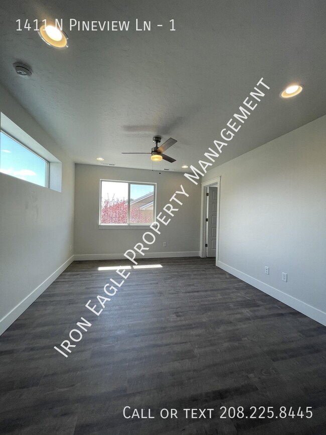 Building Photo - 1411 N Pineview Ln