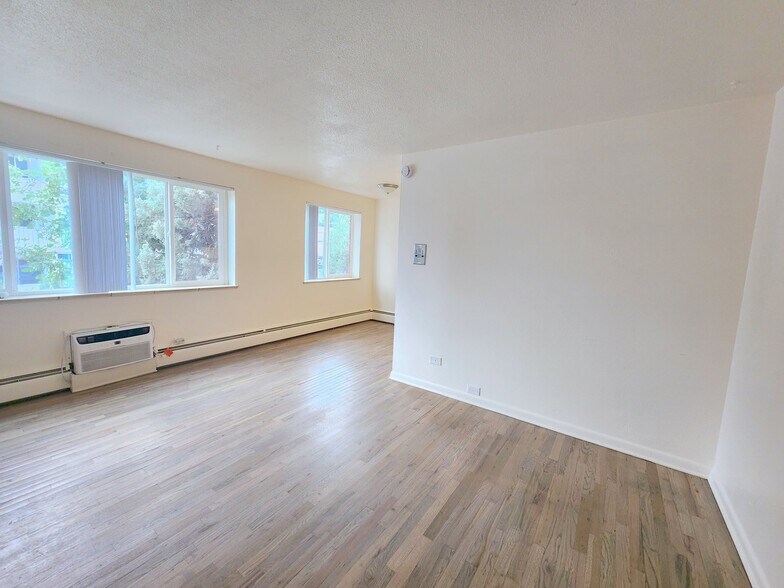 Building Photo - 801 N Dahlia St