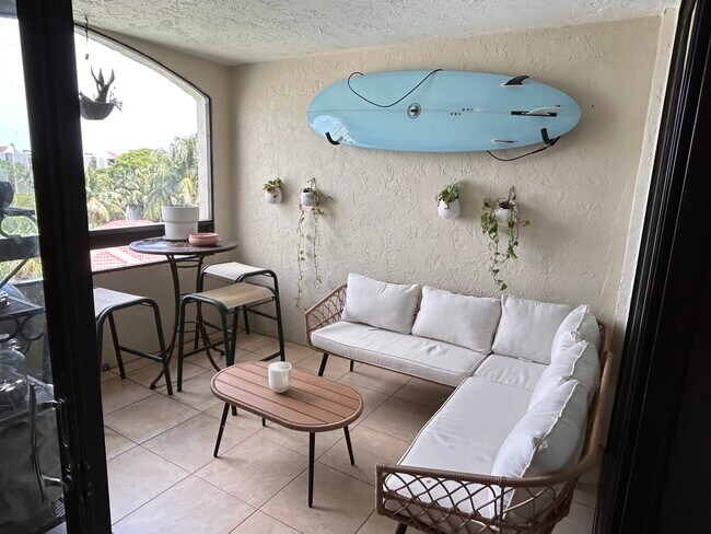 Building Photo - 1915 Lavers Cir