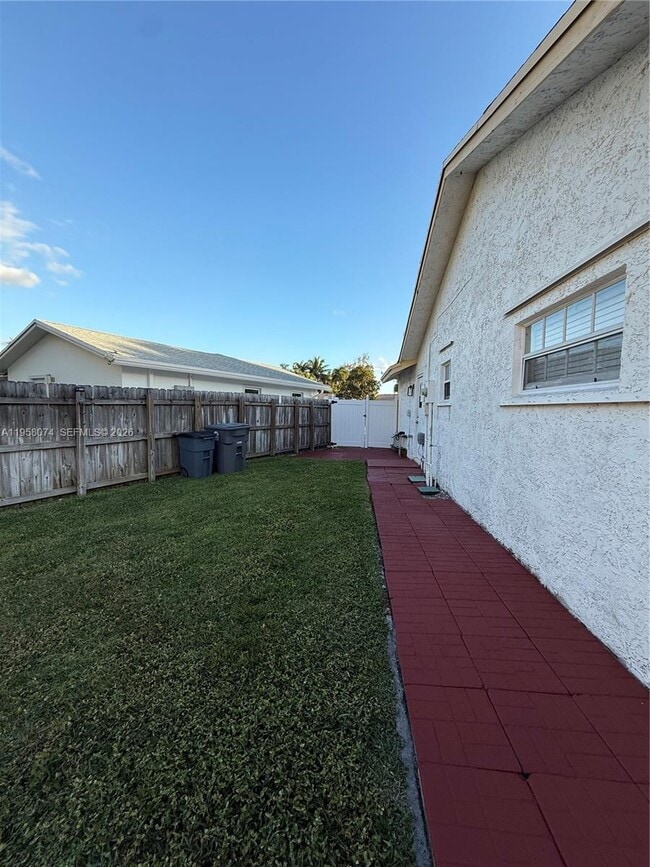 Building Photo - 19253 Carolina Cir