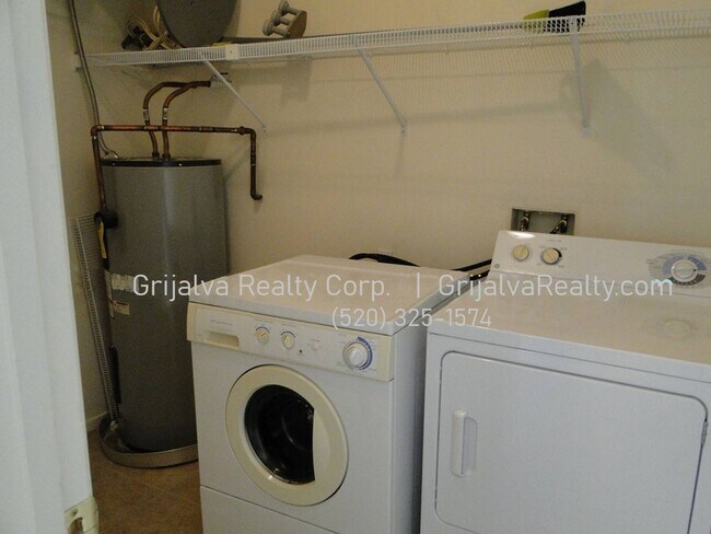 Building Photo - 1440 E Elm St