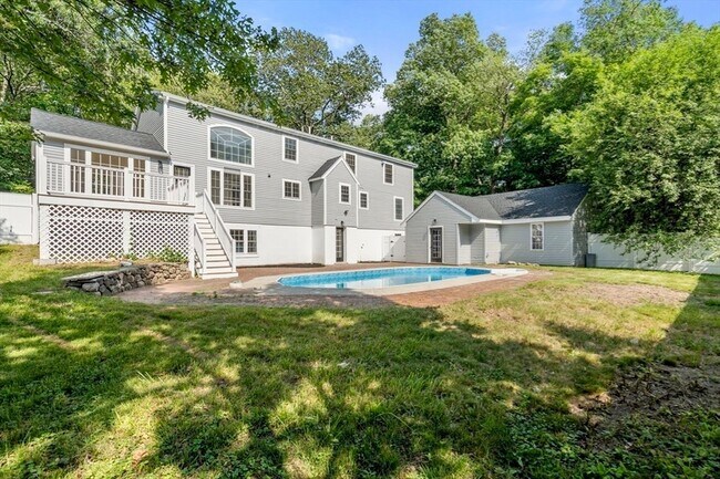 Building Photo - 576 Grove St