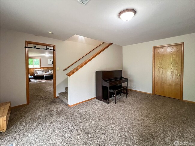 Building Photo - 5 bed 3 bath located in the heart of lynden