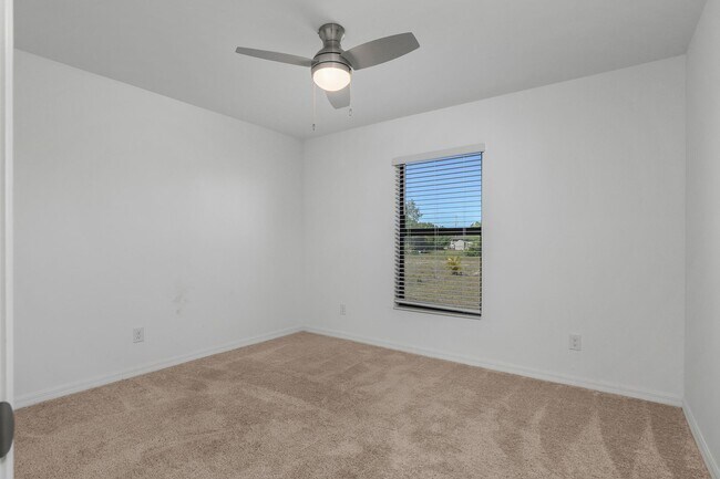 Building Photo - NOW AVAILABLE - 3/2 with 2 Car Garage in Mirror Lakes!