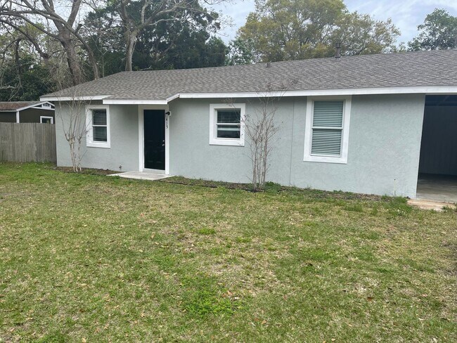 Primary Photo - Eustis 2 Bed 2 Bath Home w/ Den