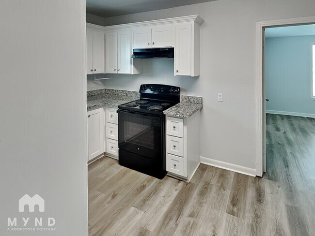 Building Photo - 4402 Mistletoe Dr