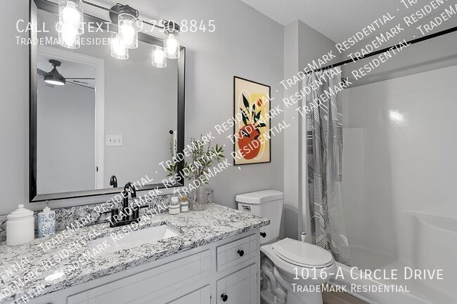 Building Photo - Newly Remodeled, Luxurious Townhouse