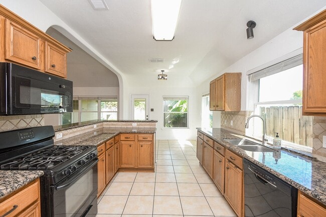 Building Photo - 3626 Stratford Town Ln