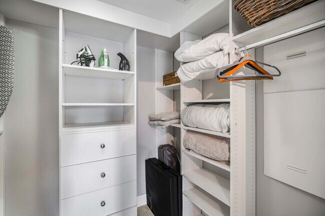 Building Photo - 485 Brickell Ave