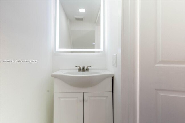 Building Photo - 13900 SW 65th Terrace