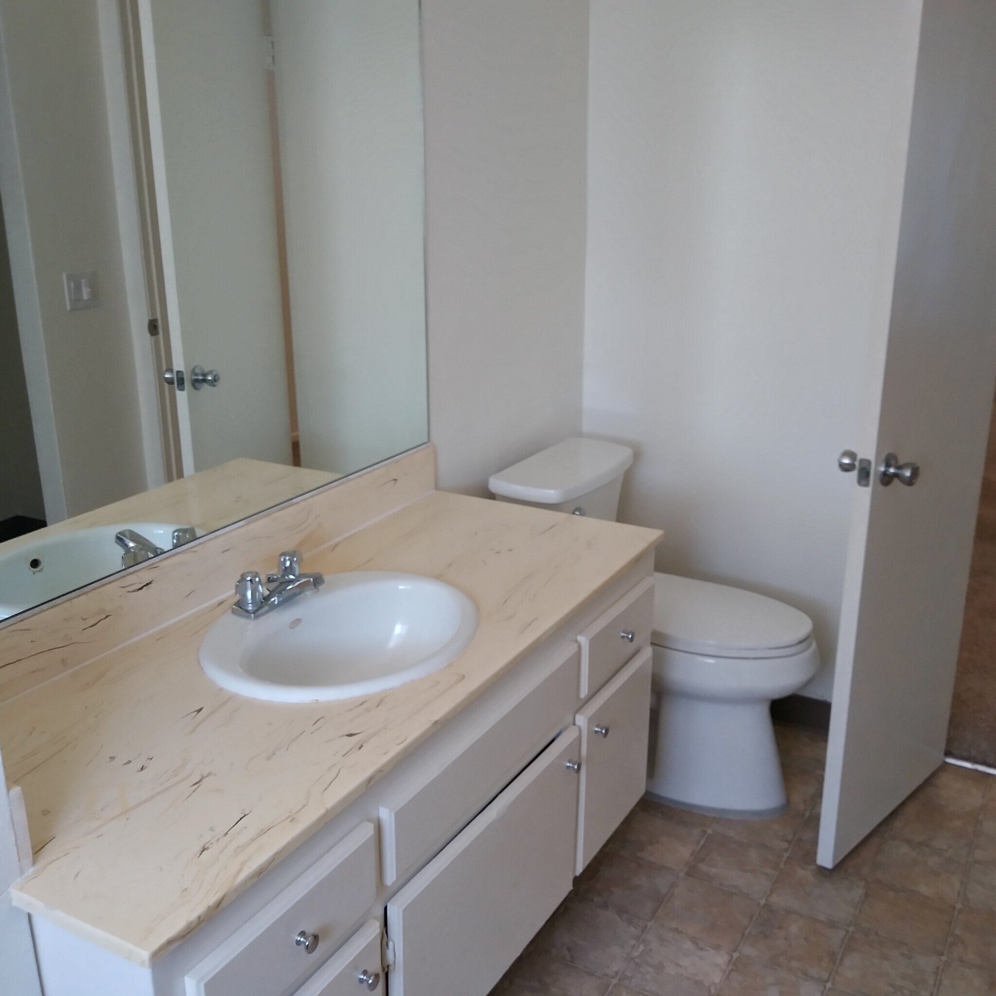 Building Photo - 2208 Gates Ave