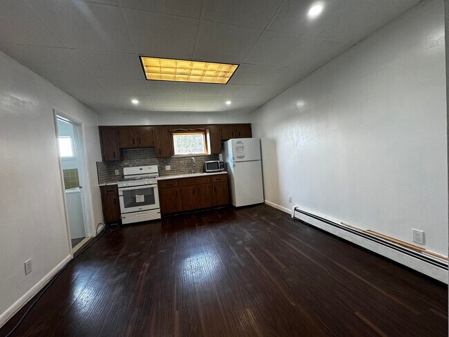 Building Photo - 625 13th St