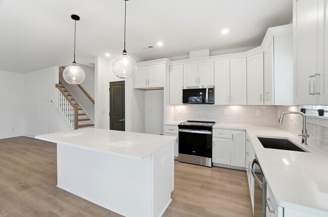 Building Photo - New Construction Townhome Minutes from Uptown