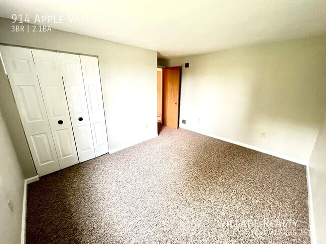 Building Photo - 914 Apple Valley Dr
