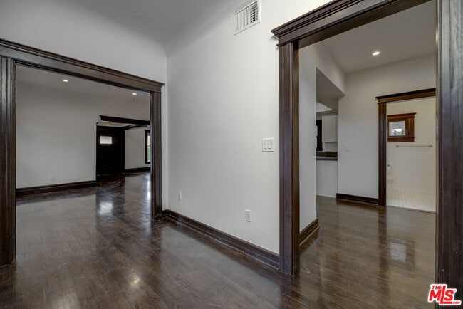 Building Photo - 140 Roselawn Pl