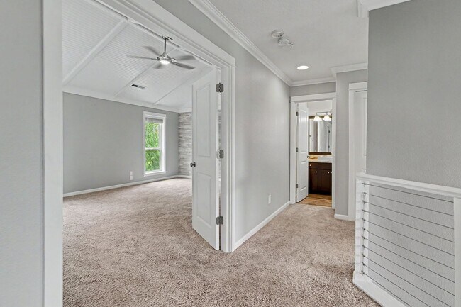 Building Photo - 1321 Chapman Hill Dr NW