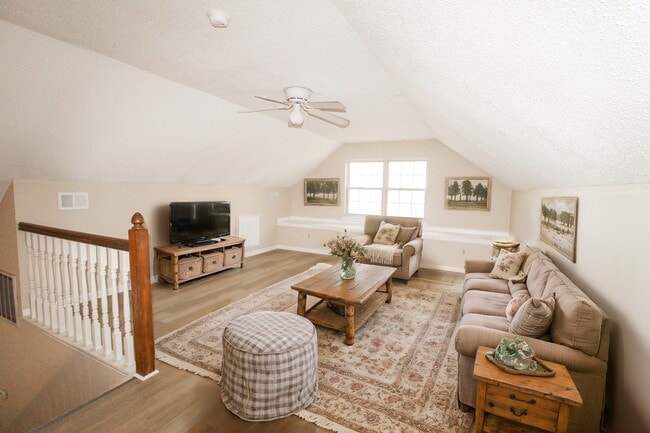 Building Photo - 507 S Kevin Ct