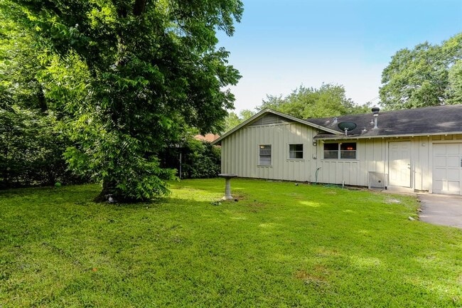 Building Photo - 6630 Neff St