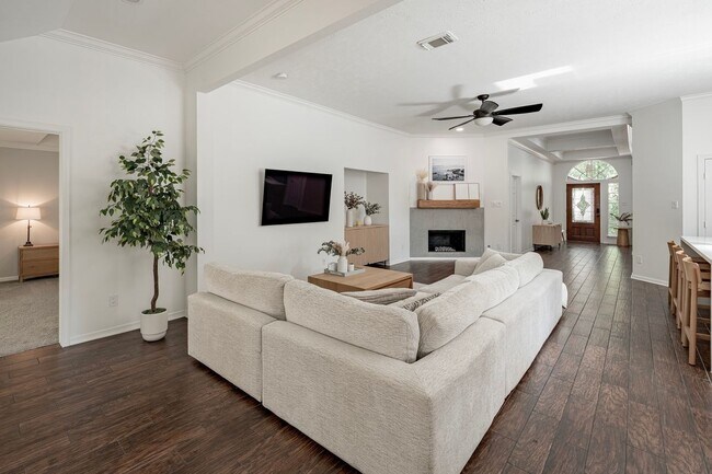 Building Photo - 11 E Sienna Pl