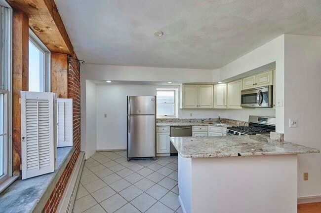 Building Photo - 75 Summer St