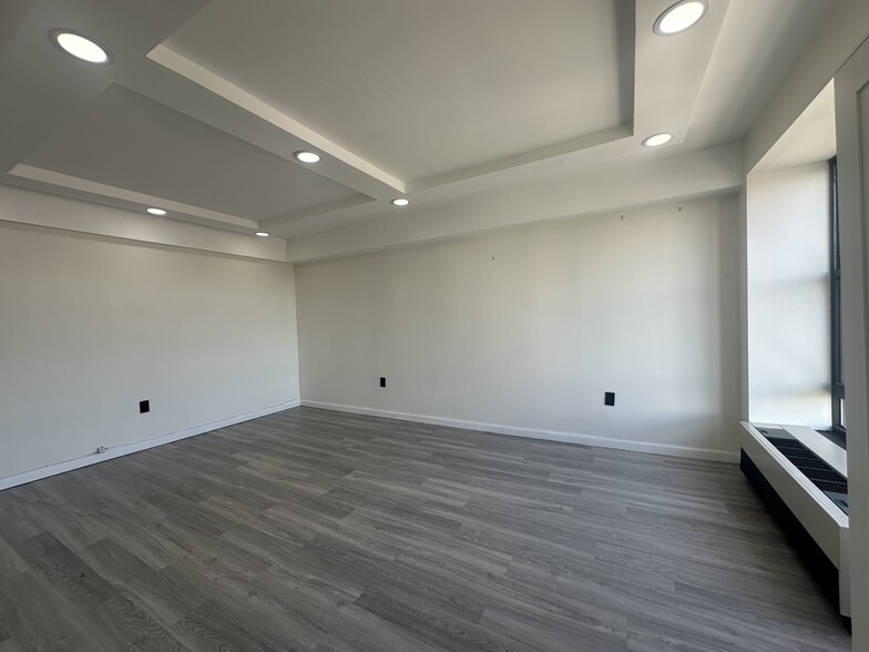 Building Photo - 44 Strawberry Hill Ave