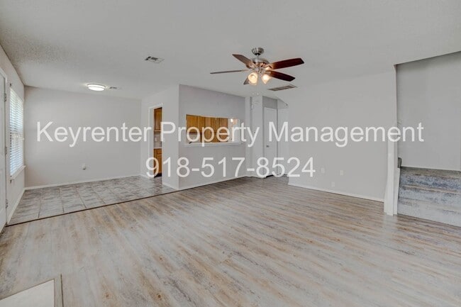 Building Photo - Beautiful 3 Bedroom, 2.5 Bath Condo in Canterbury!